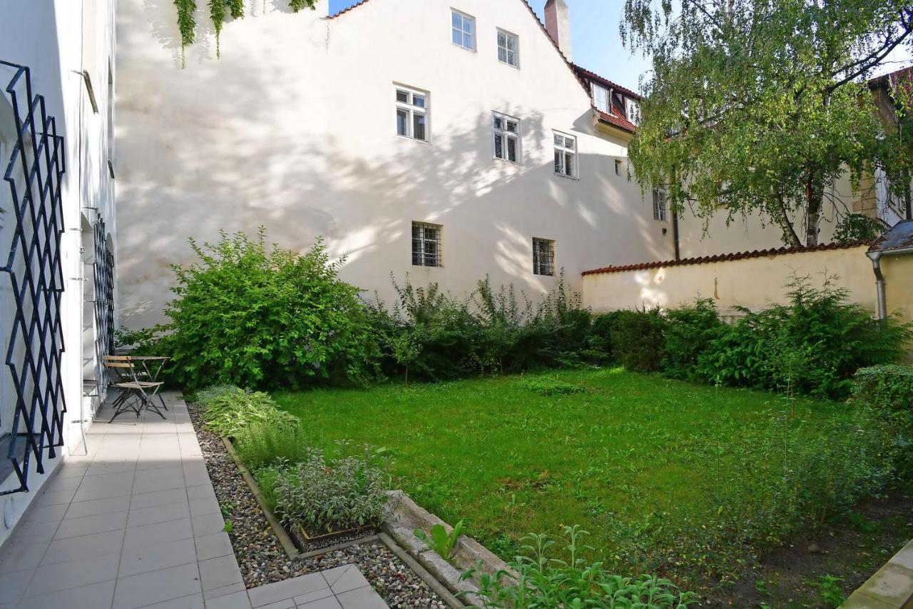 Lovely Little Cosy Apt In Prague Exterior photo