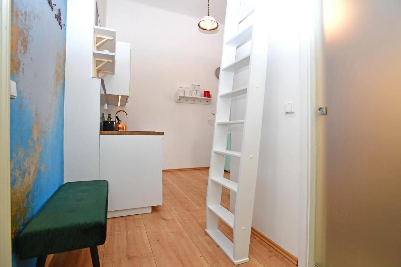 Lovely Little Cosy Apt In Prague Exterior photo