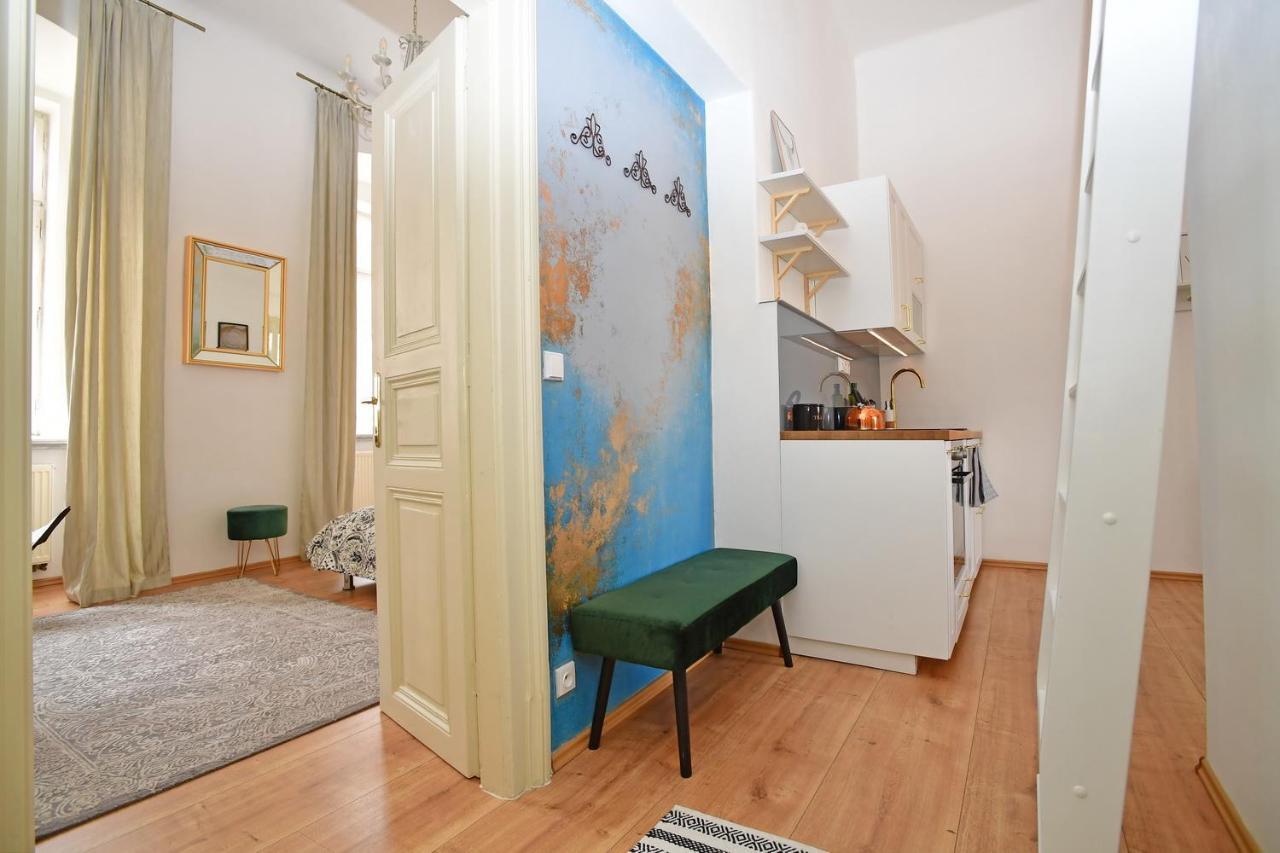 Lovely Little Cosy Apt In Prague Exterior photo